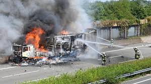 A2 Peine: Stau nach Lkw-Brand – Behinderungen und Ärger über Autofahrer - Imagen principal del artículo