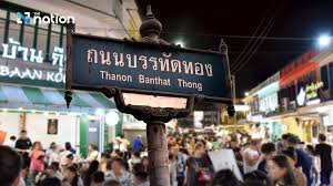 Bangkok's Golden Mile: Street Food Vendors Unite to Weather Economic Storm