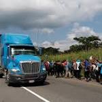 Mexican official offers buses migrant