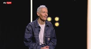 «Dopo le serate dormivo nei bagni. Un collega tedesco mandò i miei video al CEO, mi fece seguire da investigatori». Giovanni Vernia a...