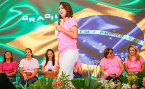 Ala feminina do bolsonarismo se equilibra para manter proximidade com Michelle sem desembarcar da candidatura do Flávio