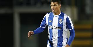 Filho de Thiago Silva à beira da estreia internacional... e não é pelo Brasil