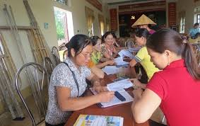 Kết quả hình ảnh cho gánh nặng quê nghèo