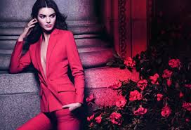 Résultat de recherche d'images pour "kendall jenner rouge a levre rouge"