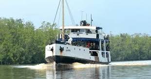 Barco com 116 passageiros naufraga na Guiana; ao menos 53 pessoas foram resgatadas