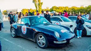 Caravana de autos de lujo recorre la Patagonia y llegará esta semana a Natales y Punta Arenas