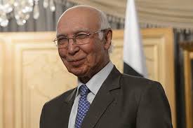 Sartaj Aziz Invites Karzai to Pakistan - sartaj-aziz-kabul-karzai