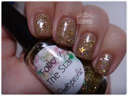 Resultado de imagem para esmalte nude e ouro nude