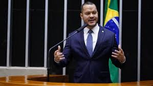 STF abre inquérito contra deputado Adail Filho por corrupção e lavagem de dinheiro