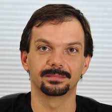 Joaquim Torres. Diretor de desenvolvimento de produtos na Locaweb, montou sua primeira startup em 1992, um BBS que virou um dos primeiros provedores de ... - joaquim-torres