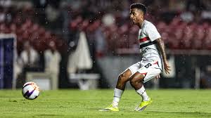 São Paulo conversa para renovar com Marcos Antônio e tenta afastar assédio do Flamengo