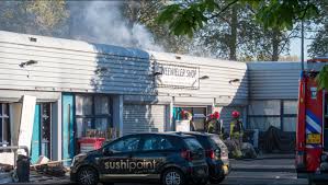 Nieuws - Veel rook bij brand in bedrijfspand Markerkant