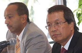 Datuk Sharil Shamsuddin (left) and Datuk Hamzah Bakar at a press conference ... - b_02shahril