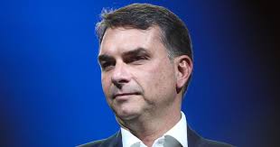 Time de Flávio prevê STF atropelar TSE sobre IA de Bolsonaro