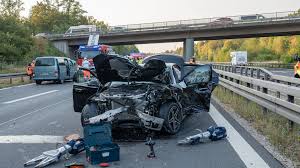 Unfall auf der A73 – Toter und Schwerverletzte — BR