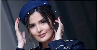 غزاله اکرمی پرتره‌های جدیدی از تولدش را به اشتراک گذاشت/چه کیک پرنسسی و باحالی!