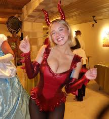 Sydney Sweeney’s Wild Friendsgiving Sparks Buzz Online