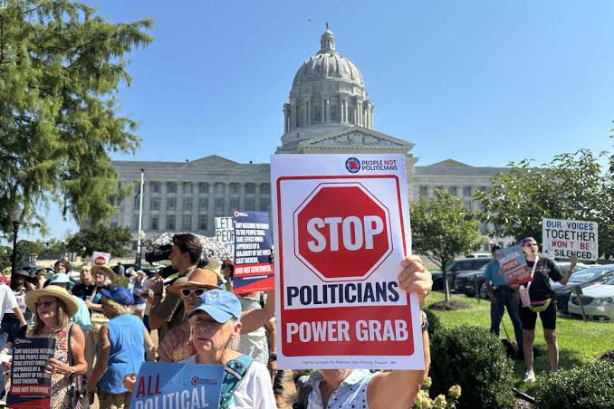 Supreme Court blocks Trump-backed Missouri congressional map, requiring state to use 2022 and 2024 districts; ruling is defeat for GOP in midterm fight