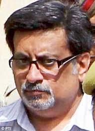 Rajesh Talwar being taken to a jail after she was produced in a CBI court in. Nupur and Rajesh Talwar were at a CBI court yesterday - article-2149493-1346E621000005DC-901_306x423