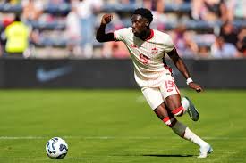 Alphonso Davies, convocado a la selección de Canadá para el Mundial pese a lesión de isquiotibiales