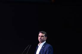Flávio Bolsonaro e PL querem contrapor PEC da escala 6x1 com projeto de 'trabalho flexível'