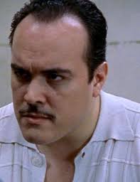 Enrique Morales (prisioneiro 00M871) é um personagem de Oz interpretado por David Zayas. - Enrique_Morales