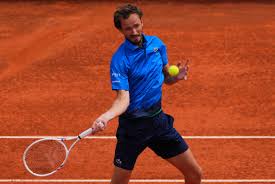 Daniil Medvedev Lancia una Risposta Controverso ‘Non Mi Interessa Davvero’ al Ritorno nel Tennis di Jannik Sinner