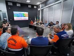 Com previsão de temporal, prefeitura tem reunião para monitorar e alinhar ações em Porto Alegre