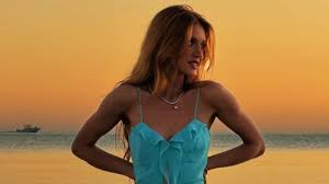 Marina Ruy Barbosa arrasa em 5 looks: 'tons de azul'
