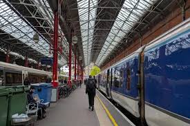 London trains hit by 40-minute delays after line blocked by broken-down train