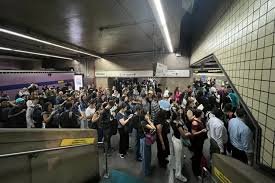 Caos no metrô: 4 linhas operam com lentidão na manhã desta 4ª (11/2)
