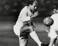 Hình ảnh về Alfredo Di Stéfano playing football