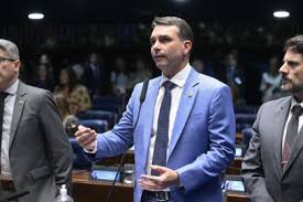 Moraes marca depoimento de Flávio em ação por suposta calúnia contra Lula