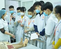 Hình ảnh về Sinh viên y khoa thực hành
