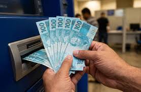 Feriado muda calendário e pagamento pode ter nova data no Brasil; veja quando cai o 5º dia útil