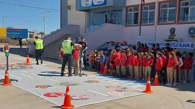 Jandarmadan 485 öğrenciye uygulamalı trafik eğitimi İhlas Haber Ajansı