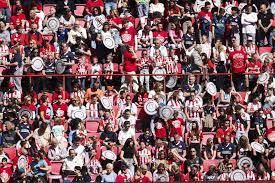 PSV’ers mogen geen papieren kampioensschalen tonen in Amsterdam: tóch hoop op normalisatie