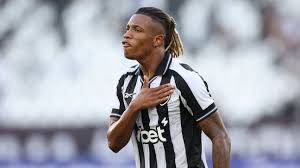 Botafogo define 'preço mágico' para negociar Danilo e vê chance de Copa como 'gatilho' para faturar mais