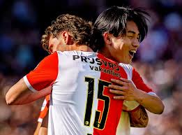 LIVE eredivisie | Feyenoord kan reuzenstap zetten richting CL, Van Persie houdt vast aan winnende formatie