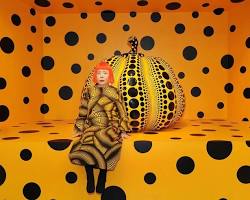 Image of Lukisan dengan pola titiktitik oleh Yayoi Kusama