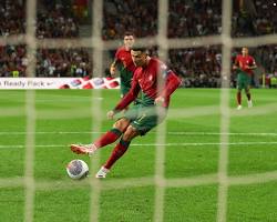Hình ảnh về Cristiano Ronaldo scoring a goal