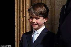 El traje cruzado usado por el Príncipe Louis se roba el show en el servicio de Pascua, los fanáticos cuentan cómo creció