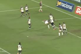 Hulk faz gol 'chorado' e Fluminense bate Remo de virada no Rio