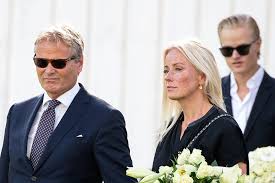 El hermano de Mette-Marit, denunciado por 60 estudiantes de su escuela de aviación: así es el desconocido Espen Høiby, empresario y ex piloto