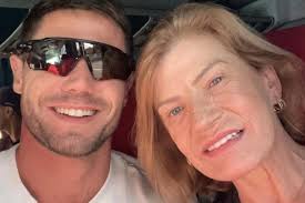 Mãe de Jonas se opõe ao filho e critica Flávio Bolsonaro