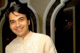 Actor Sahrul Gunawan is known for his roles in several famous soap operas, including Jin dan Jun (Jin and Jun) in 1996 and Pernikahan Dini (Early Marriage) ... - syahrul-gunawan