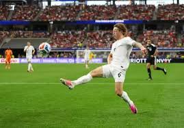 West Ham among clubs eyeing 49-cap midfielder after FIFA World Cup elimination