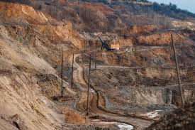 Ukraine to Send Envoys to US for Minerals Deal Talks Amidst Ongoing Conflict