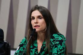 Correios: saiba por que estatal ainda paga salário a ex-diretora