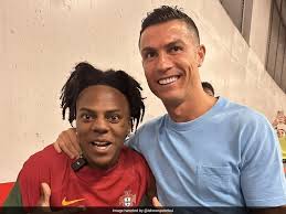 Ronaldo rinde homenaje a su "fan incondicional".